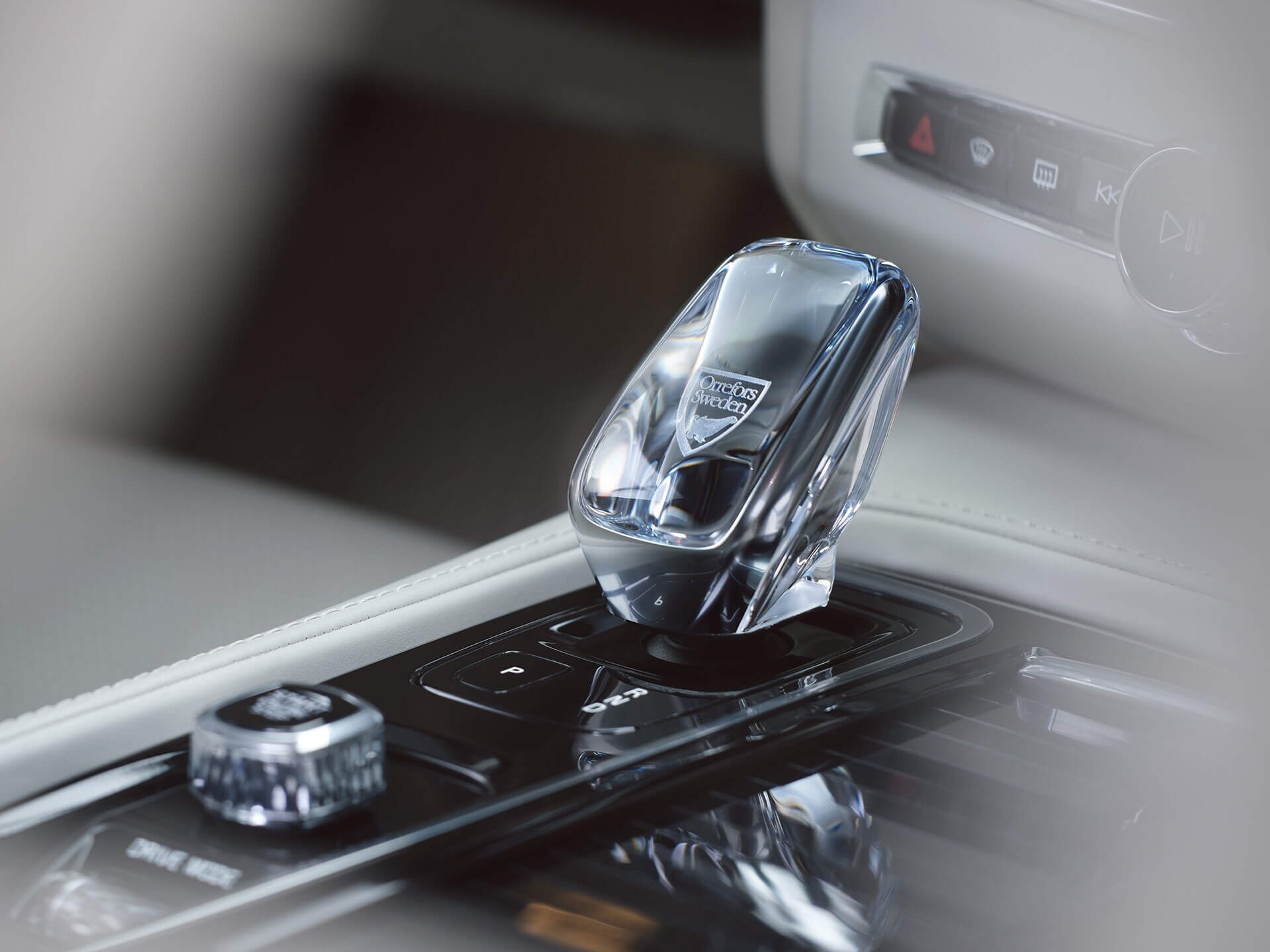 Volvo S90 - Explore the Features