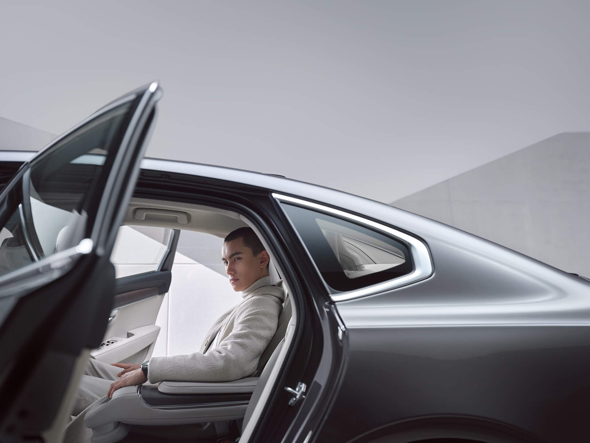 Volvo S90 - Explore the Features