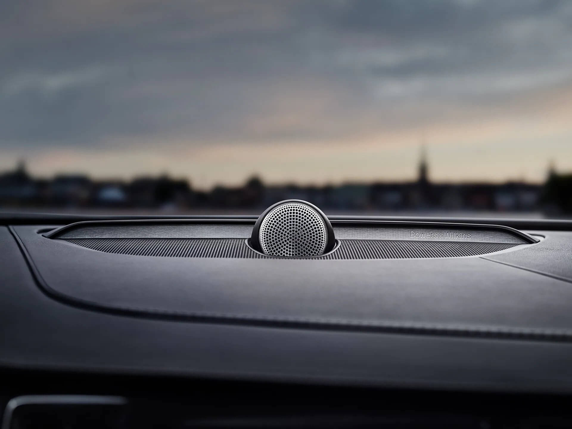 Volvo S90 - Explore the Features