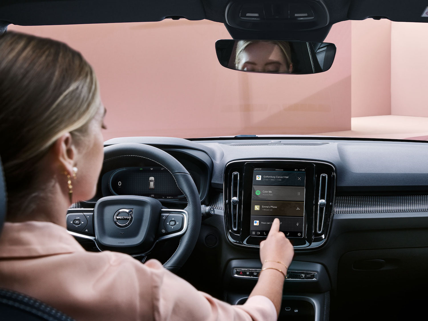 Volvo XC40 - Explore the Features