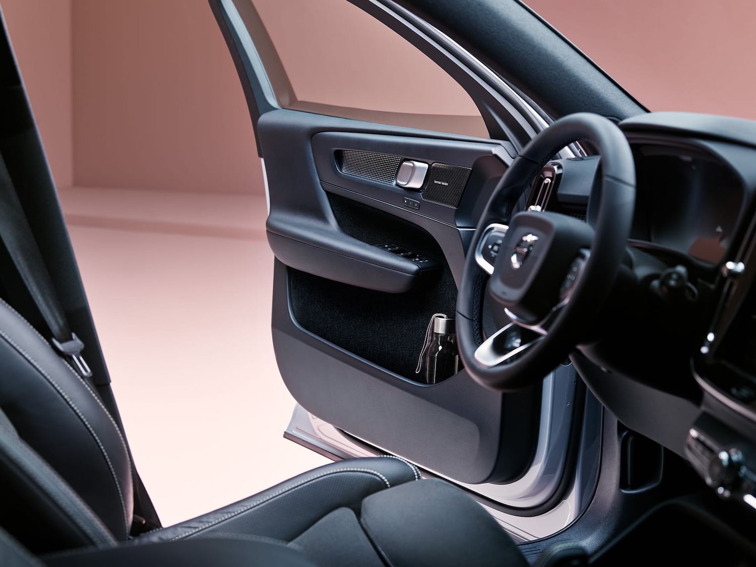 Volvo XC40 - Explore the Features